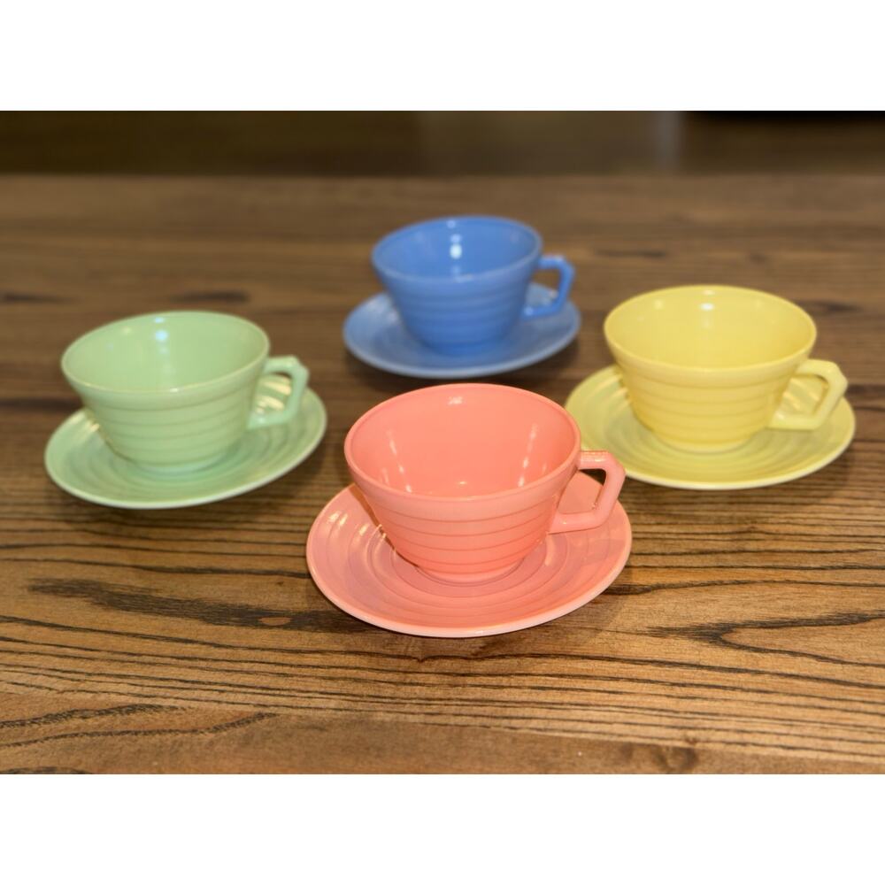 Set of 4 Hazel Atlas Platonite Glass Pastel Moderntone Cups and Saucers